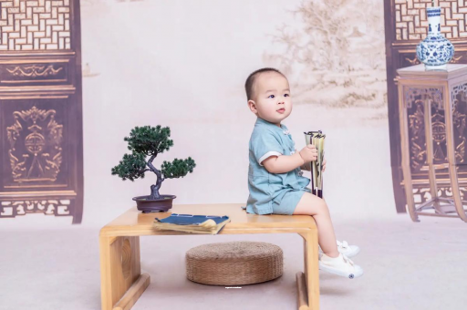 威海宝宝眼睛肿是什么原因